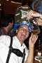 Walter, mit wirklich schickem Bierfaß-Hut, auf der Wiesn (1998)  [1998w01.jpg] 31 kByte